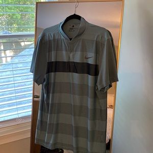 Relaxed collar Nike Dri Fit golf polo